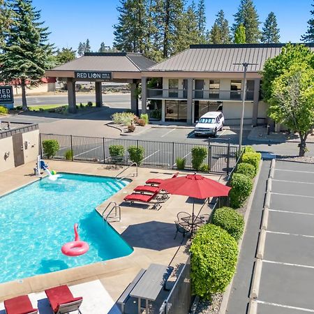 Red Lion Inn & Suites Deschutes River - Бенд Екстериор снимка