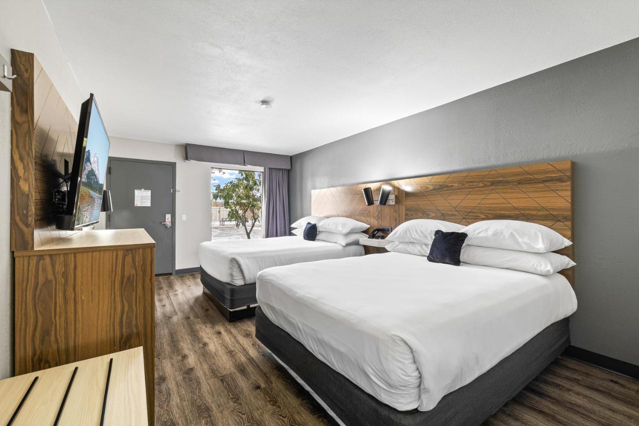 Red Lion Inn & Suites Deschutes River - Бенд Екстериор снимка