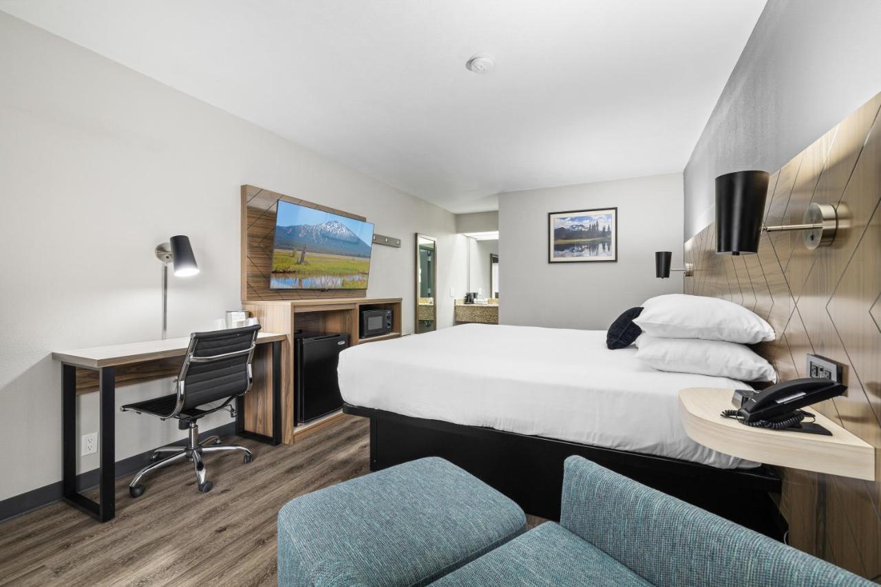 Red Lion Inn & Suites Deschutes River - Бенд Екстериор снимка