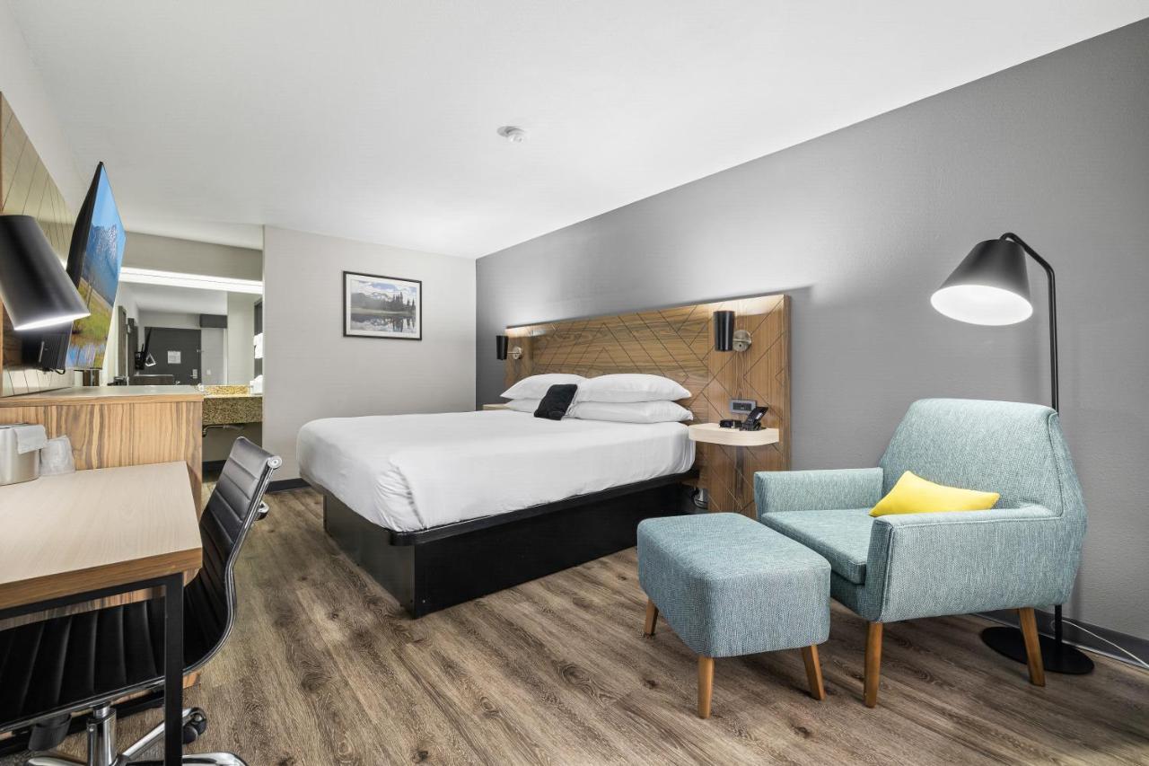 Red Lion Inn & Suites Deschutes River - Бенд Екстериор снимка