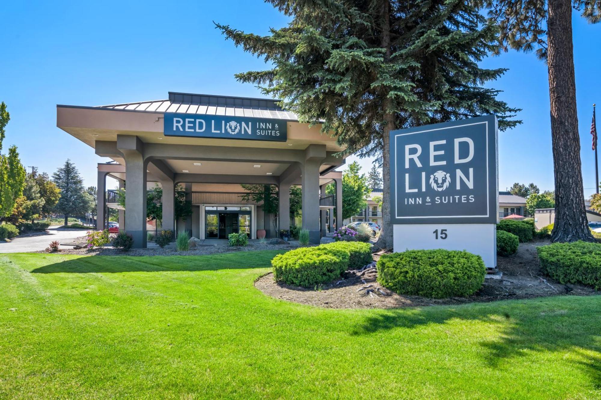 Red Lion Inn & Suites Deschutes River - Бенд Екстериор снимка