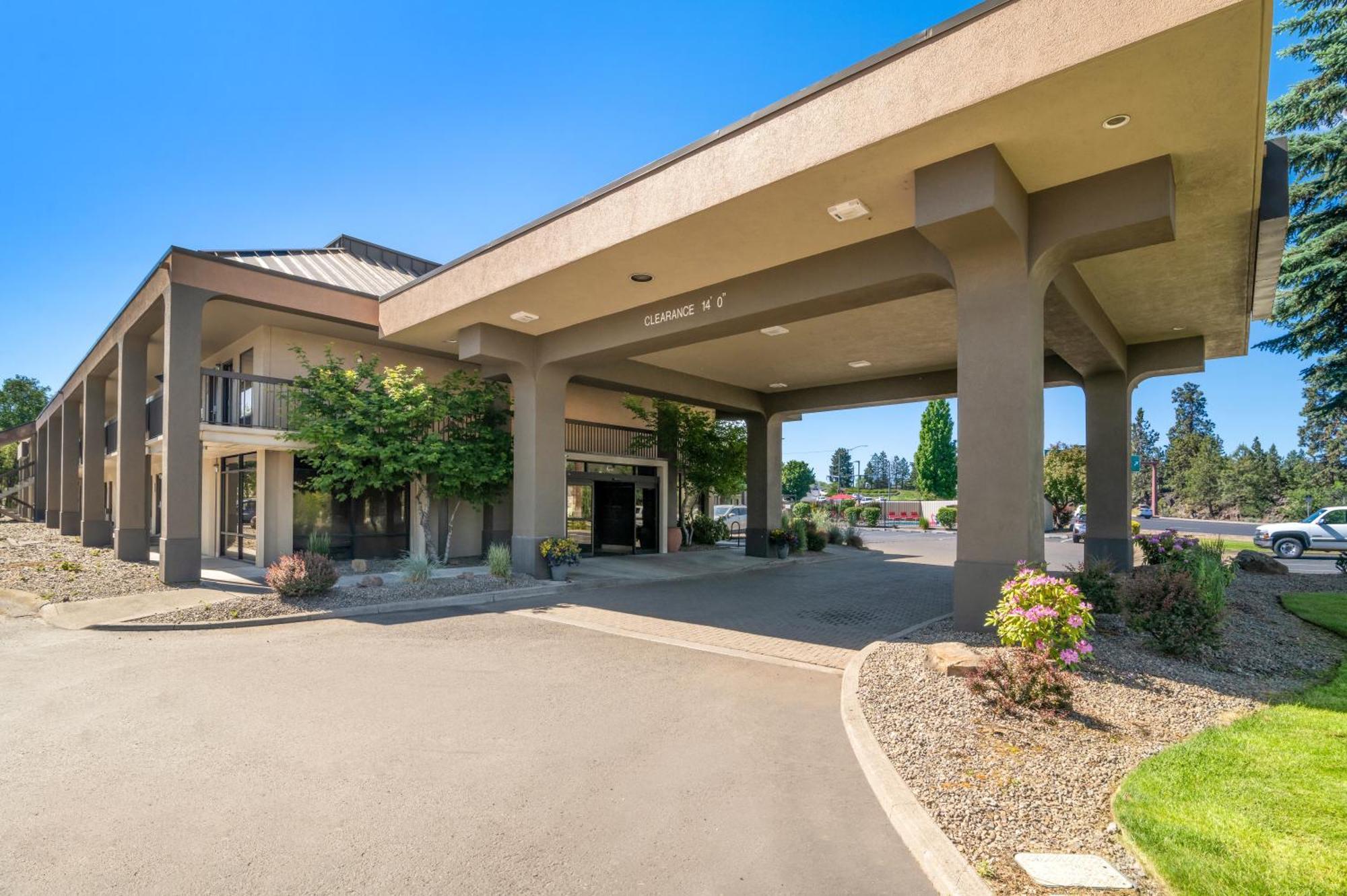 Red Lion Inn & Suites Deschutes River - Бенд Екстериор снимка