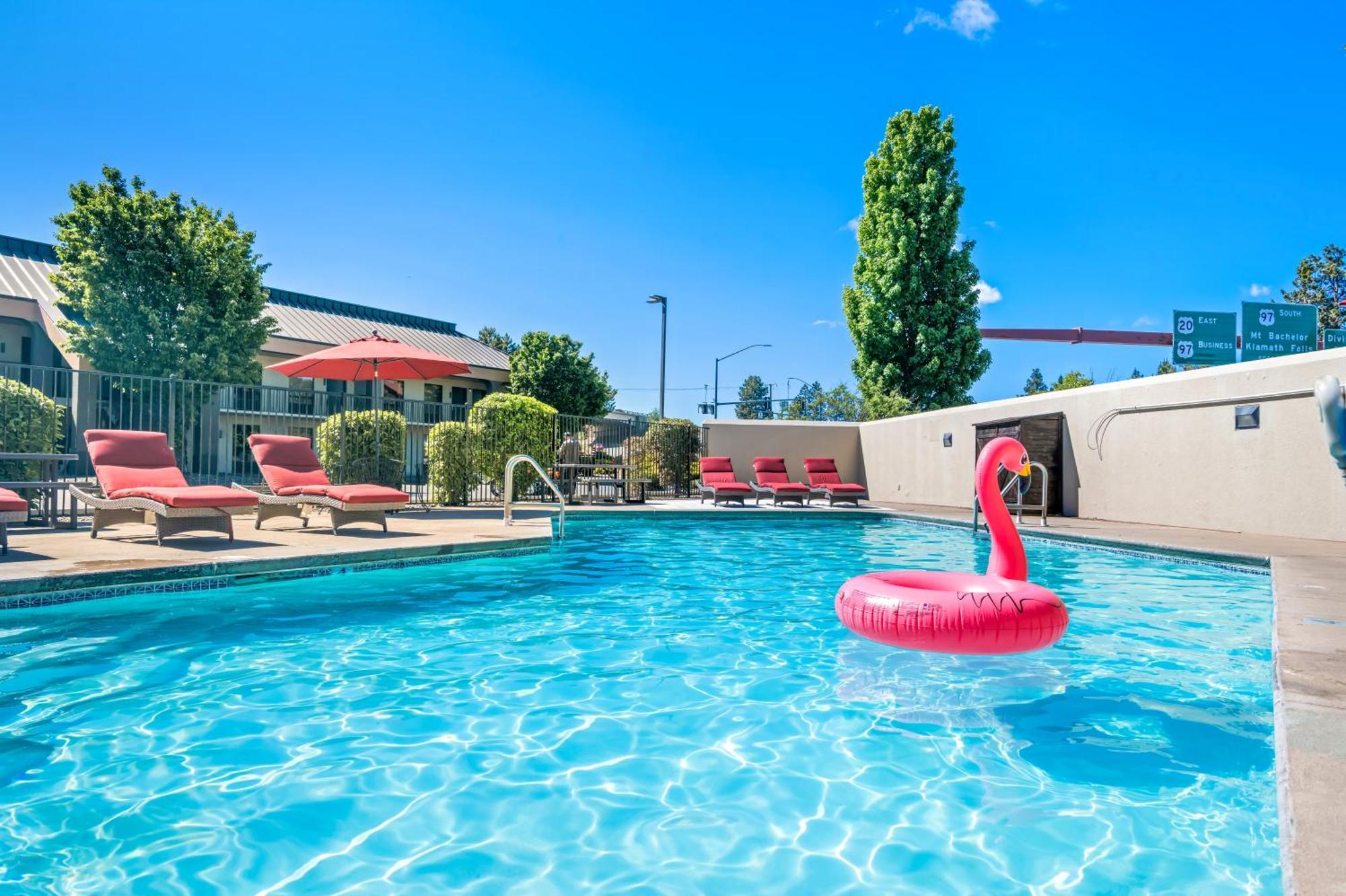Red Lion Inn & Suites Deschutes River - Бенд Екстериор снимка