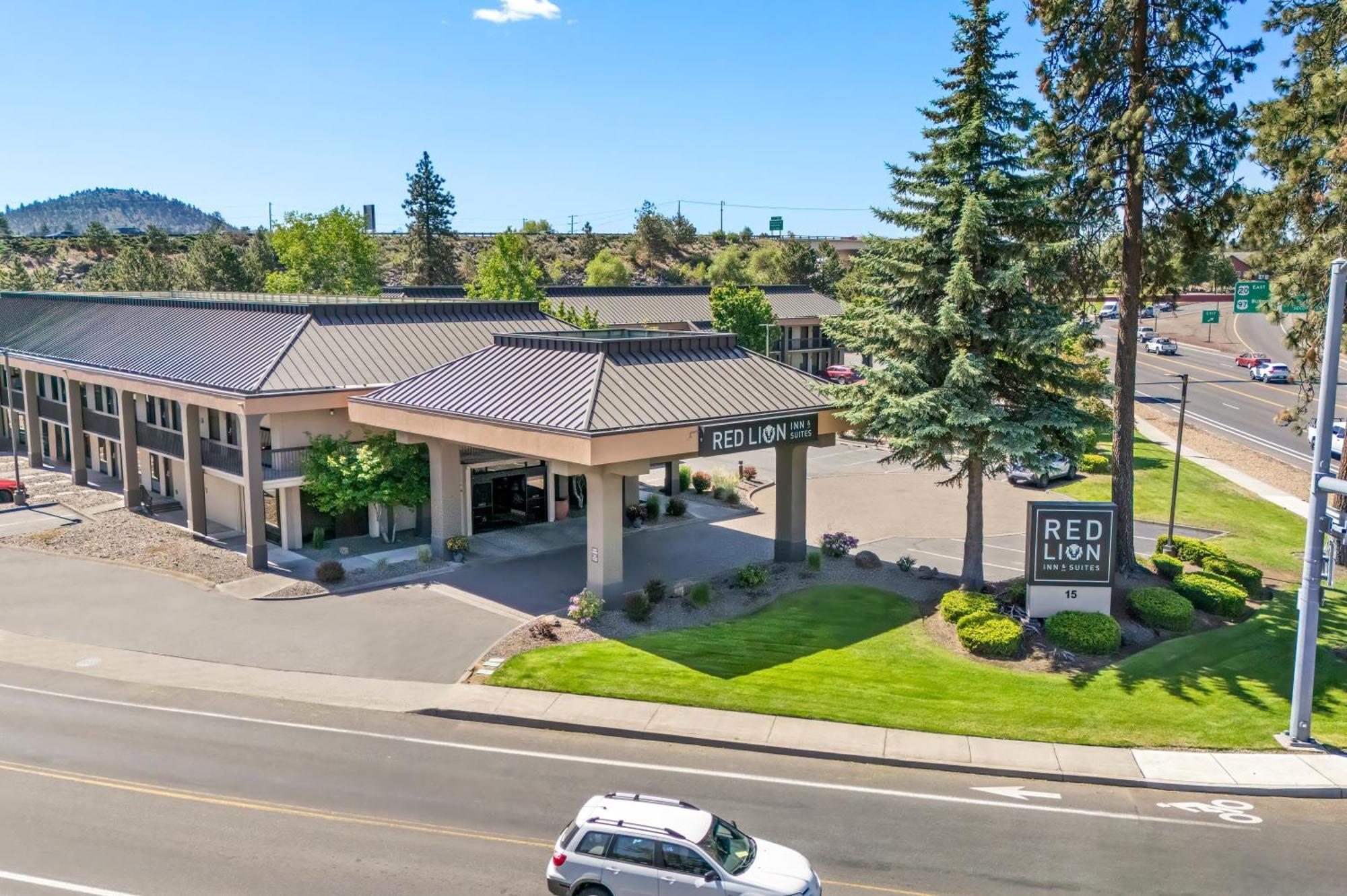 Red Lion Inn & Suites Deschutes River - Бенд Екстериор снимка