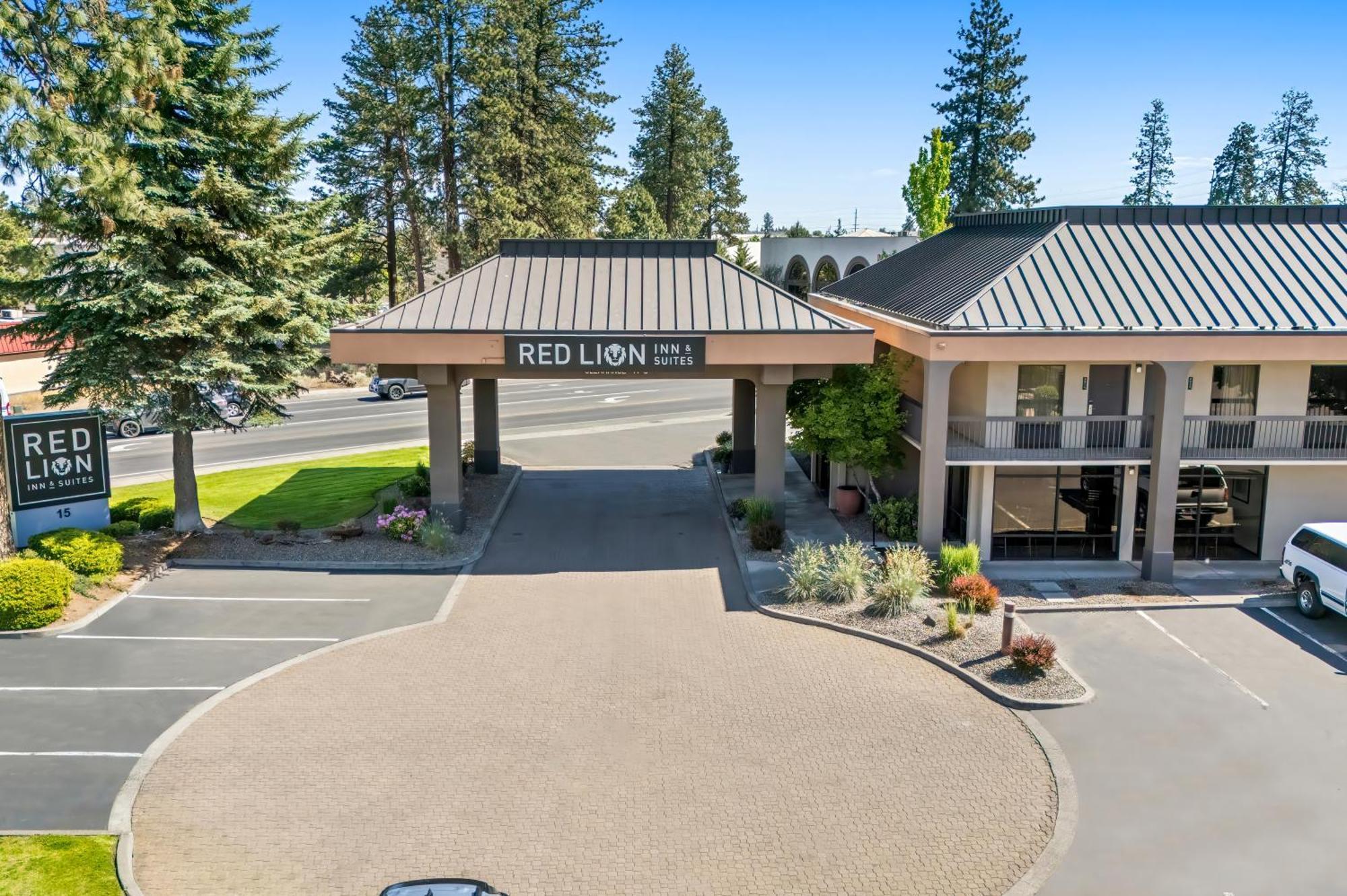 Red Lion Inn & Suites Deschutes River - Бенд Екстериор снимка