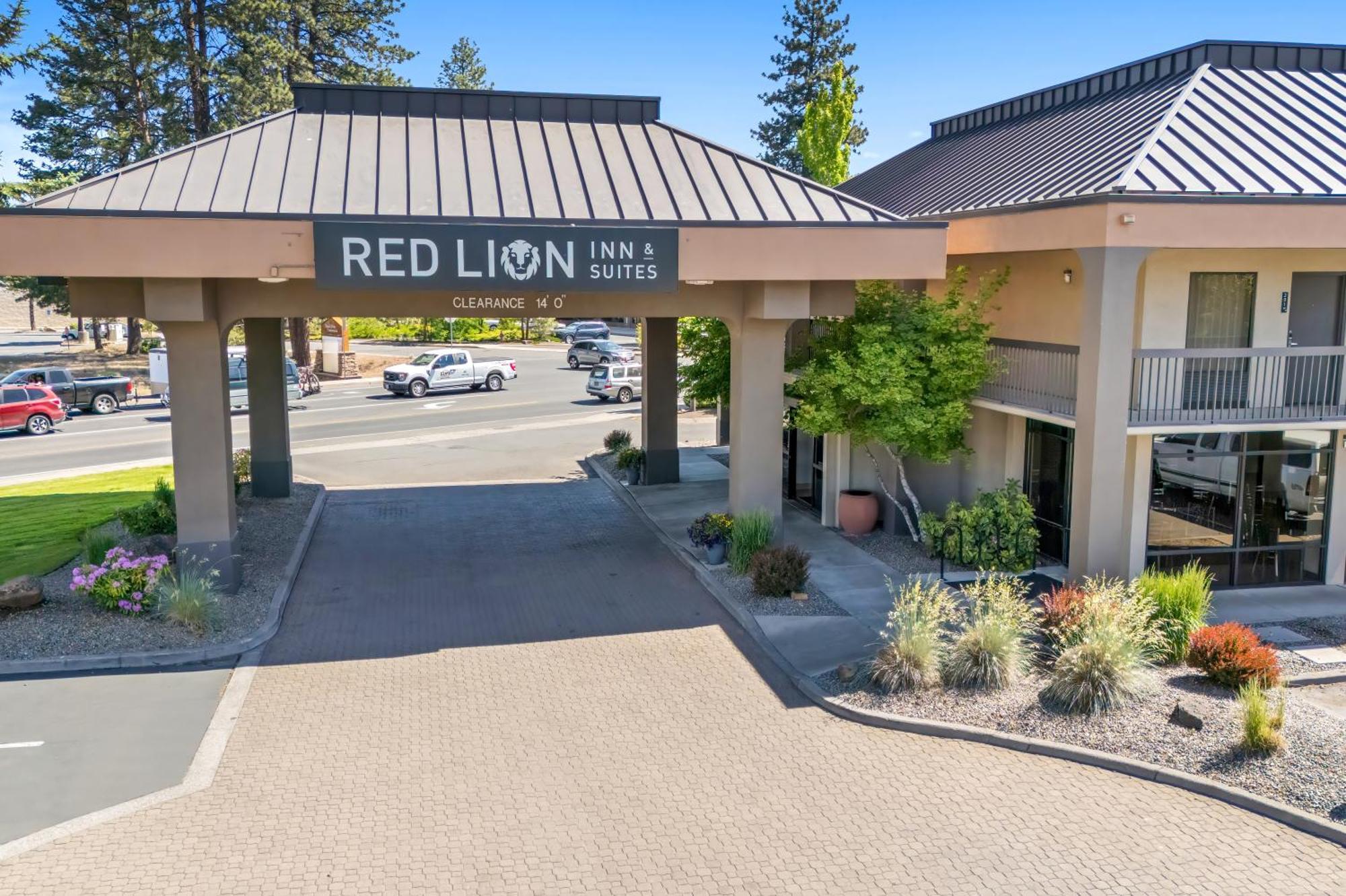 Red Lion Inn & Suites Deschutes River - Бенд Екстериор снимка