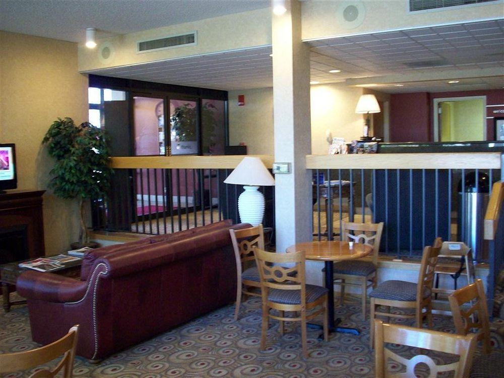 Red Lion Inn & Suites Deschutes River - Бенд Екстериор снимка