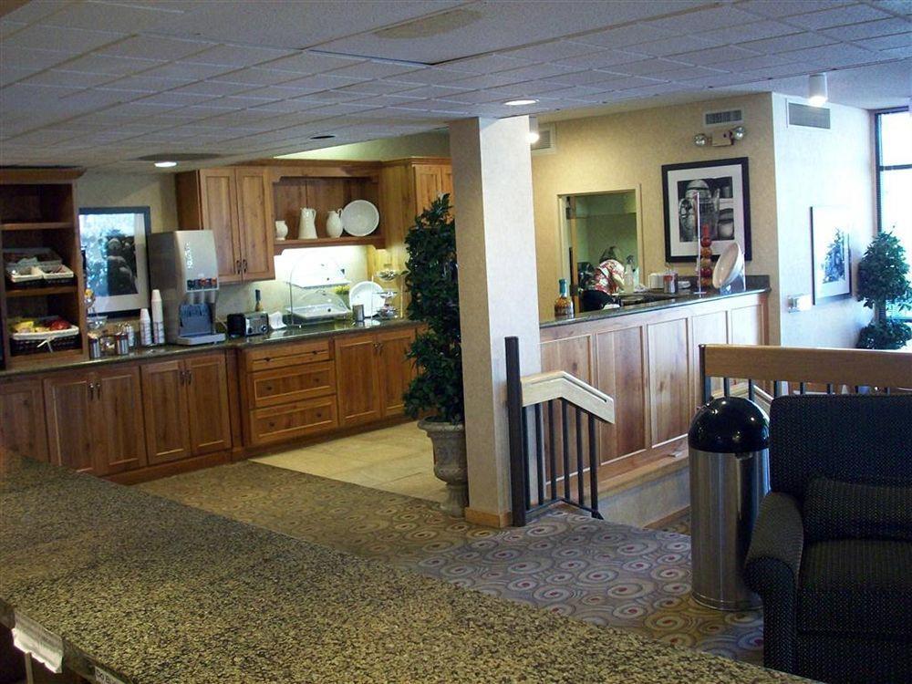 Red Lion Inn & Suites Deschutes River - Бенд Екстериор снимка