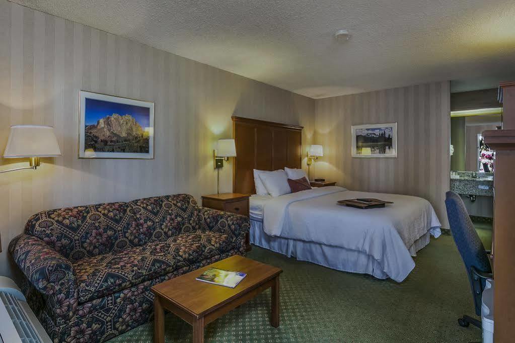 Red Lion Inn & Suites Deschutes River - Бенд Екстериор снимка