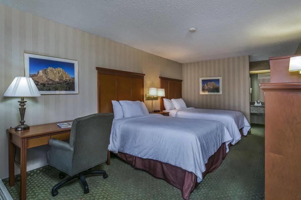 Red Lion Inn & Suites Deschutes River - Бенд Екстериор снимка